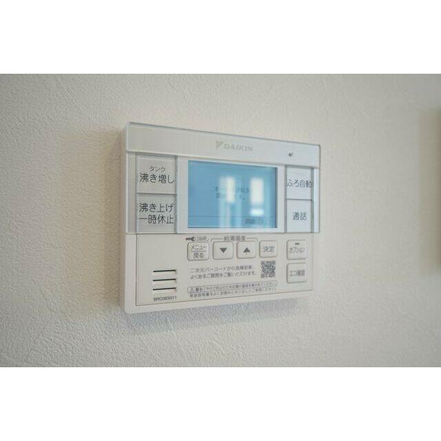 エコキュートは使い方次第でガスを使用するよりも光熱費を抑えられます。※類似物件の参考画像です。