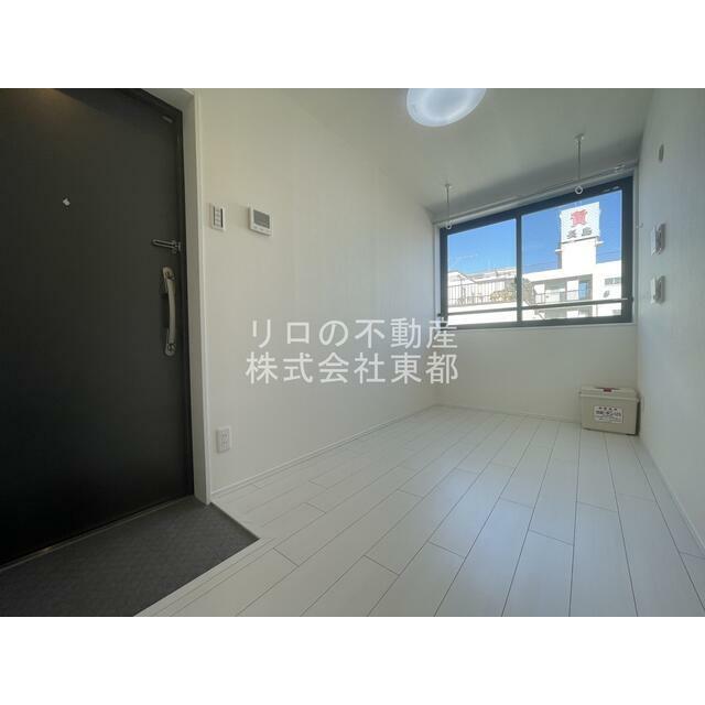 ダイニングテーブルを置いたり自由にレイアウトできます☆