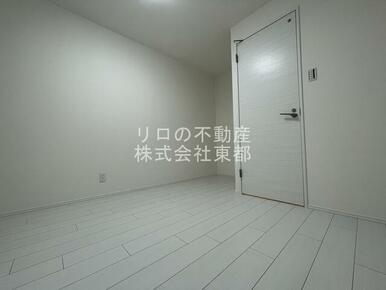 室内は落ち着いた温もりを感じるフローリングです☆