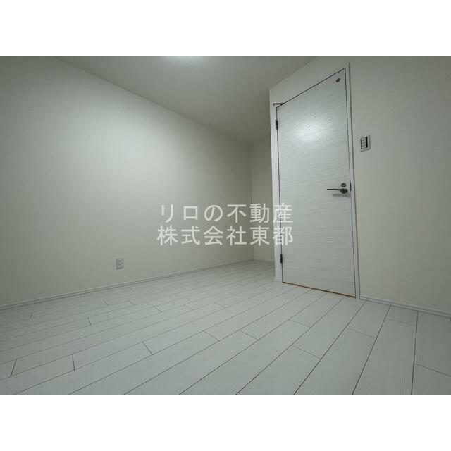 室内は落ち着いた温もりを感じるフローリングです☆