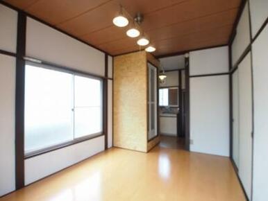 写真は別の部屋のものです。