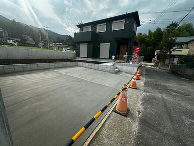 ■（株）森材木店の新築住宅■外壁はパワーボード！防水コンセント付！■駐車場付