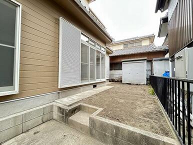 外庭「ちょっとした作業や家庭菜園もできそうです。」