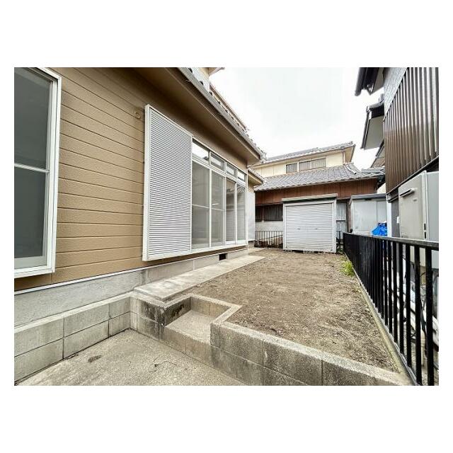 外庭「ちょっとした作業や家庭菜園もできそうです。」