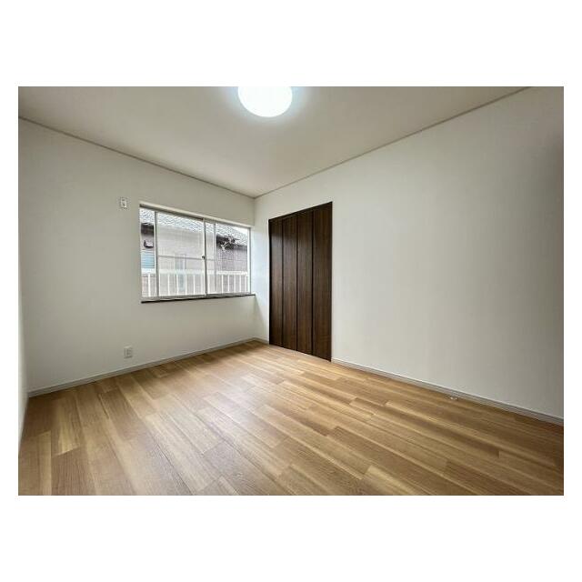 2階洋室「約6帖の洋室です。」