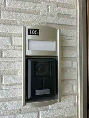 玄関のカメラ付きインターホン
