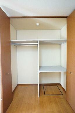 天井までの高さのある収納スペース。