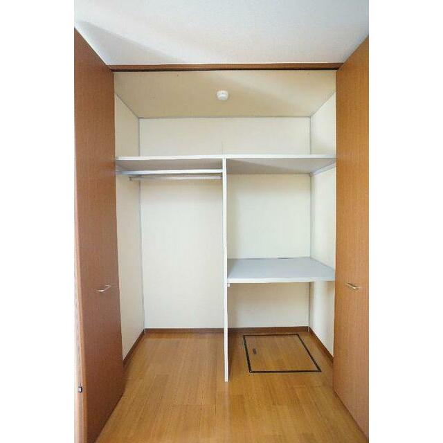 天井までの高さのある収納スペース。