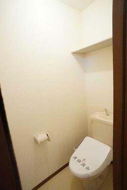 温水洗浄便座付きのトイレです。