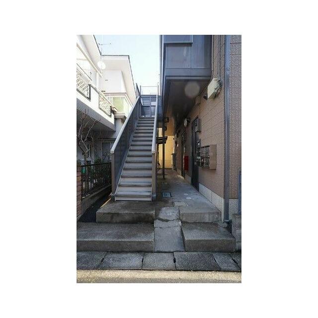 １階エントランス及び共用階段