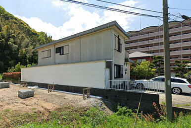 建物のうらは家庭菜園やドッグランなどに最適