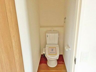 トイレは2か所あり、朝の混雑も安心です（※施工例）