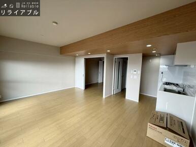 明るく広々としたリビングスペース。快適な暮らしを支える間取りです。