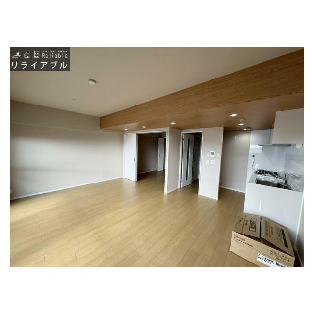 明るく広々としたリビングスペース。快適な暮らしを支える間取りです。