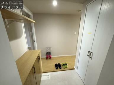 家族みんなの靴も余裕で収まる、大容量玄関収納。