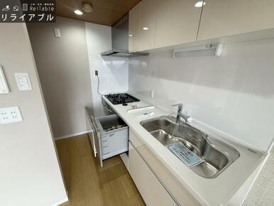 調理スペースが広くお料理しやすい仕様になっています♪シンクも大きめなので洗い物もスムーズですね☆