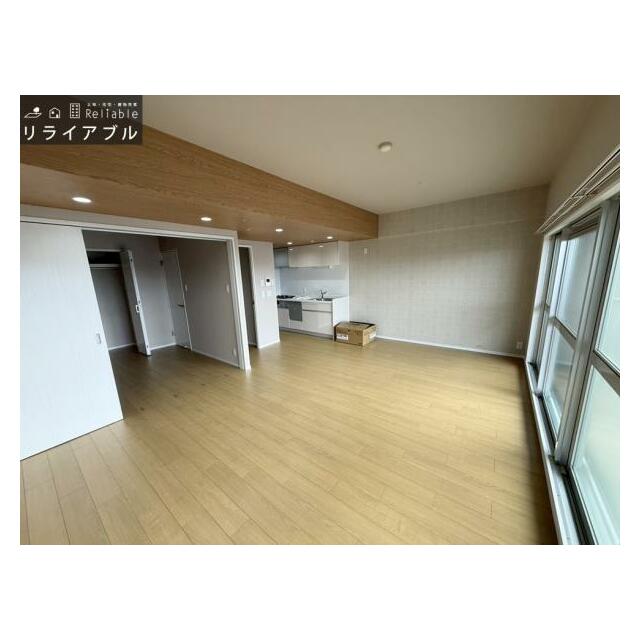 14.9帖の広々としたリビングが魅力的♪日当たりもよく居心地の良い空間です。