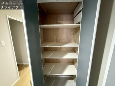 大容量の玄関収納を確保。玄関周りをすっきり保てます。