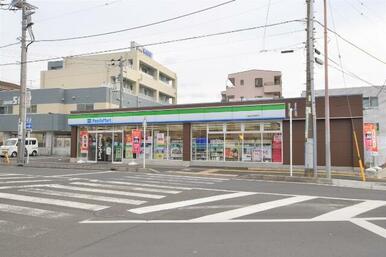 ファミリーマート　六会日大駅前店