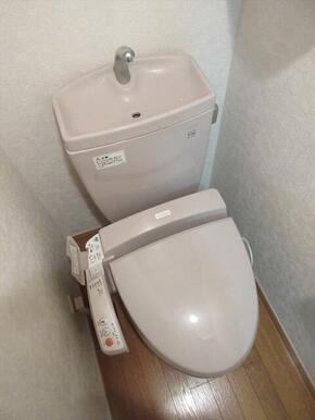 ウォシュレット付きのトイレです。