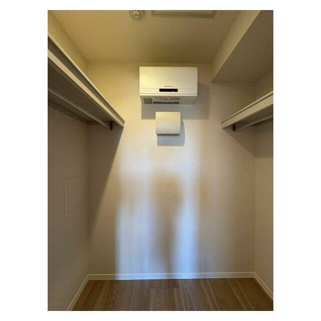 ウォークインクロゼットでございます