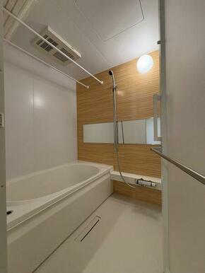 浴室はアクセントパネルを採用しております