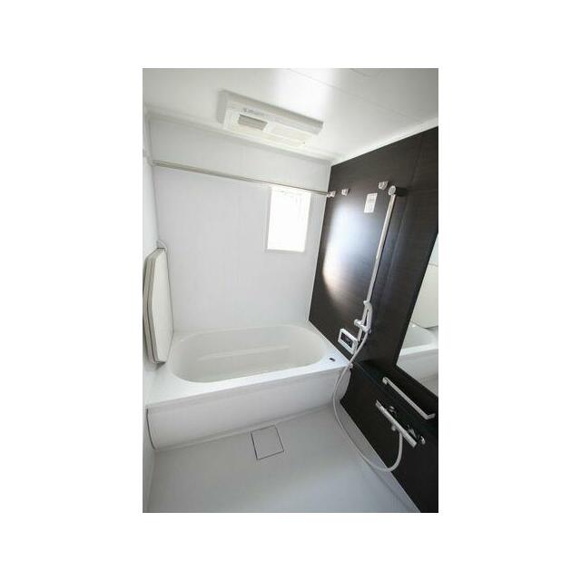 浴室はアクセントパネルを採用しております