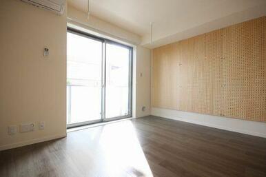 電動シャッターを採用しているのでスイッチで開閉が可能です。