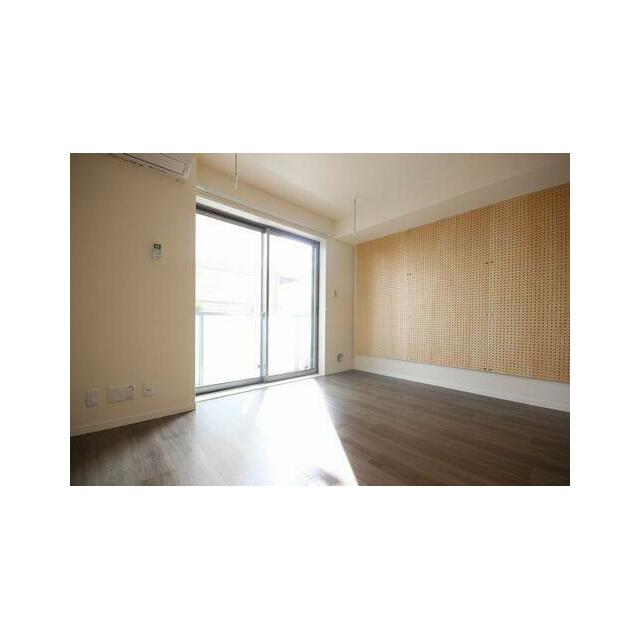 電動シャッターを採用しているのでスイッチで開閉が可能です。