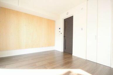 壁には壁付けの有孔ボードを採用しています