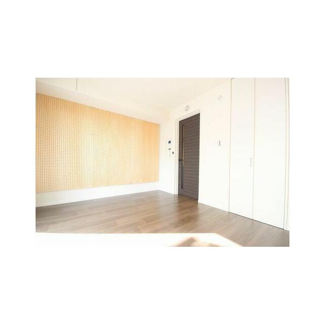 壁には壁付けの有孔ボードを採用しています