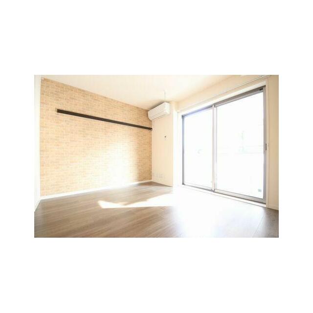 エアコン＋室内物干し設置の洋室。