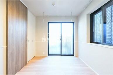 ２面採光なので、明るく風通しのよい過ごしやすいお部屋です♪