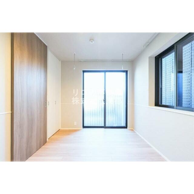 ２面採光なので、明るく風通しのよい過ごしやすいお部屋です♪