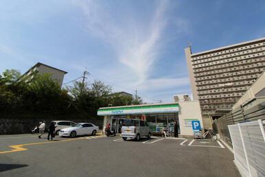 ファミリーマート泉北晴美台3丁店