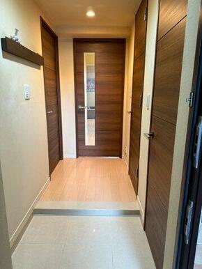玄関からお部屋の方を向いたところです