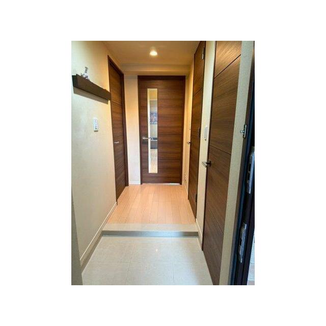 玄関からお部屋の方を向いたところです