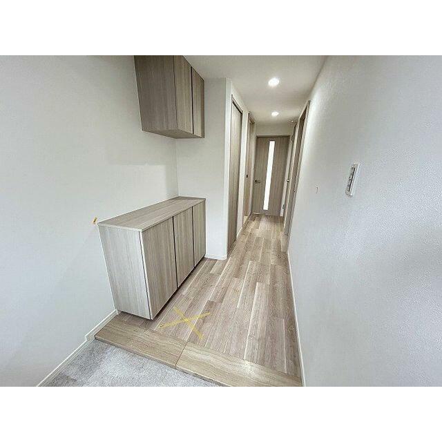 玄関ホール「明るい印象で広々としているのが魅力です。」
