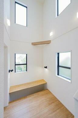 沖縄でも人気のマルチスキップは、学習や在宅ワーク、読書スペースとしても使いやすい設計です。