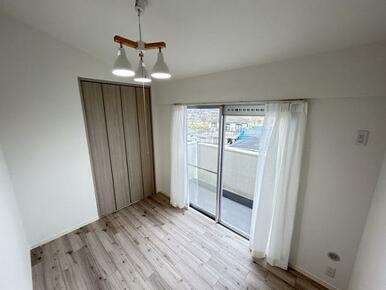 洋室4.1帖　カーテンレール設置