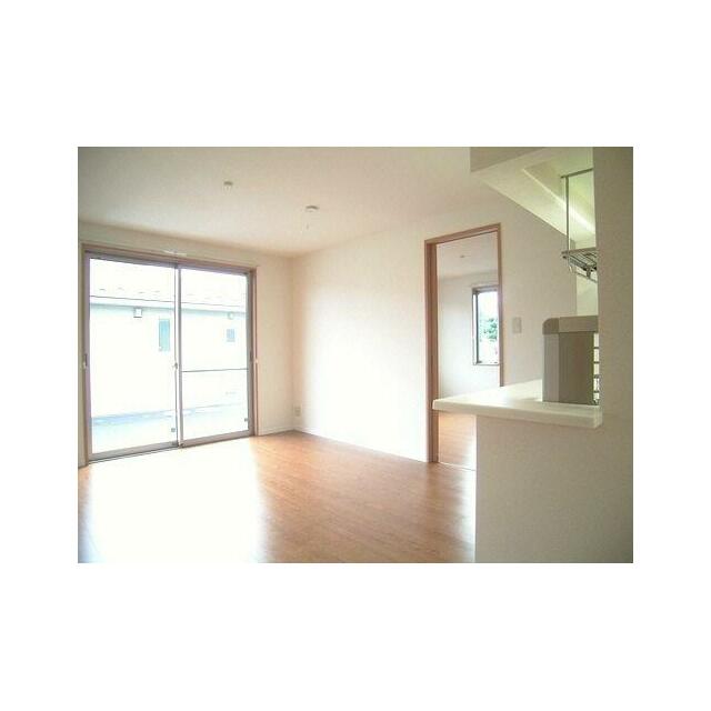 １２帖の広々としたＬＤＫ。人気の対面型キッチンで家族の会話もはずみます。