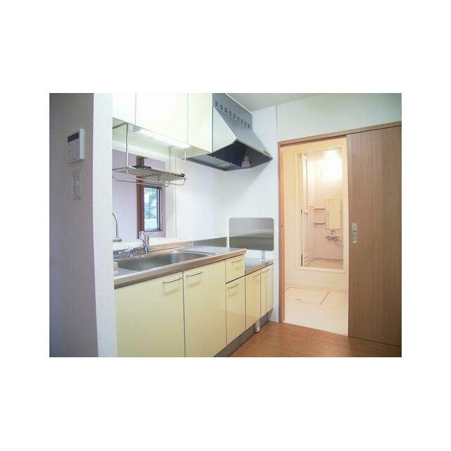 キッチン～洗面所～浴室の水廻りが一直線に。奥様の家事もはかどります。