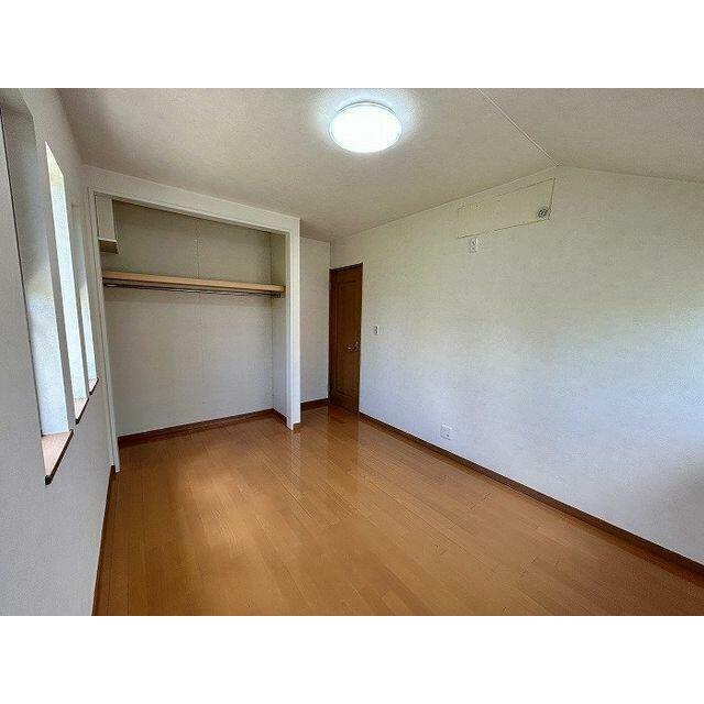「２階北側洋室」約６帖ございます。
