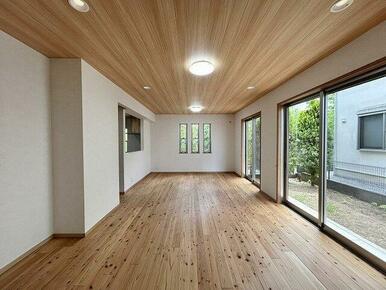 「ＬＤＫ」広いお庭に面したお部屋です