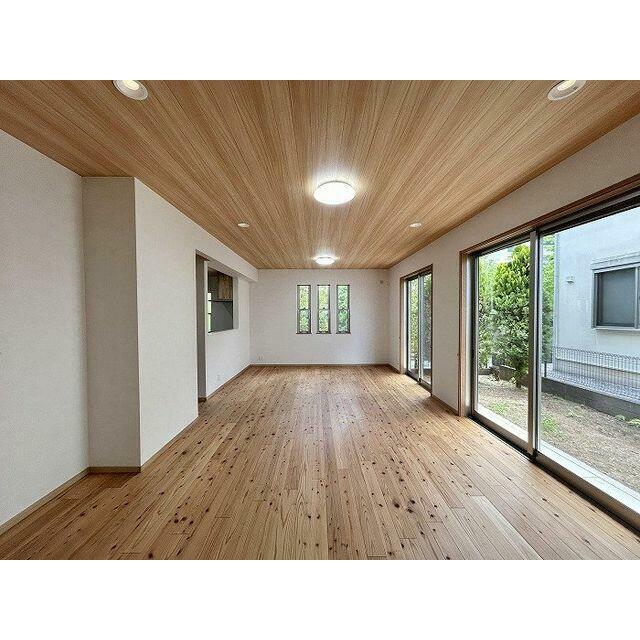 「ＬＤＫ」広いお庭に面したお部屋です