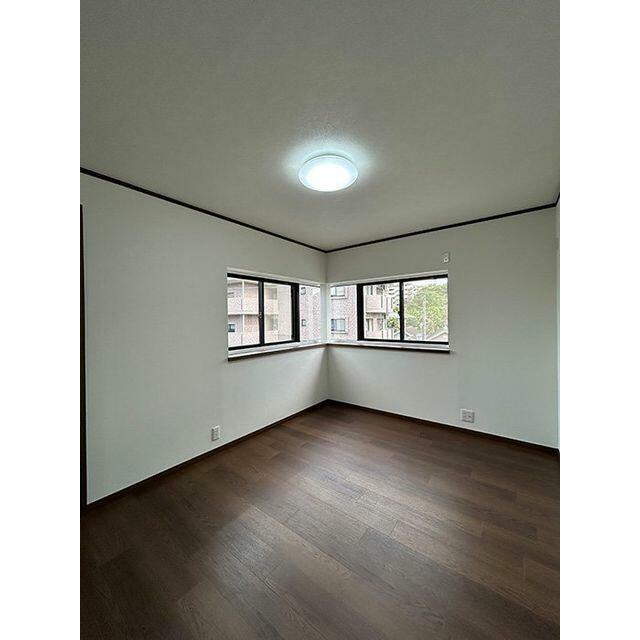 ３階南側洋室約６帖