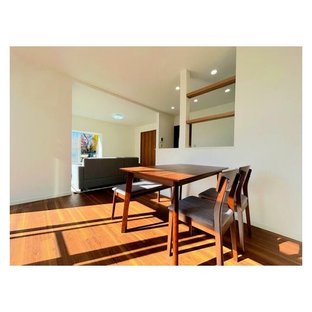 「LDK約16.5帖」解放感のある空間です。嬉しい家具付きです。