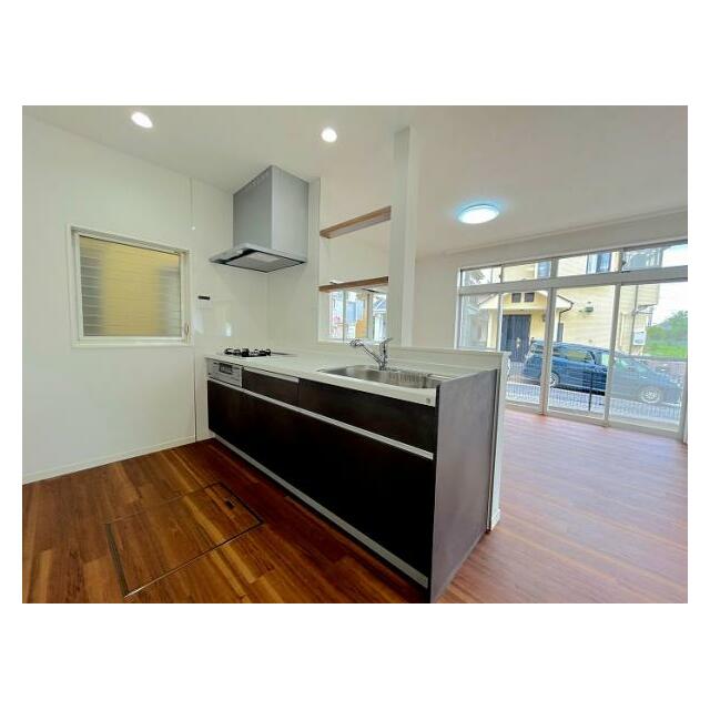 「システムキッチン」新品に交換しております。対面でLDKを見渡せます。