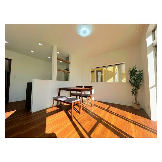 「LDK約16.5帖」採光が多く陽当たり良好です。