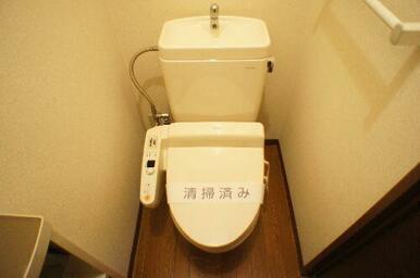 トイレで快適なひと時を・・・冬でもポカポカ♪温水洗浄便座です♪